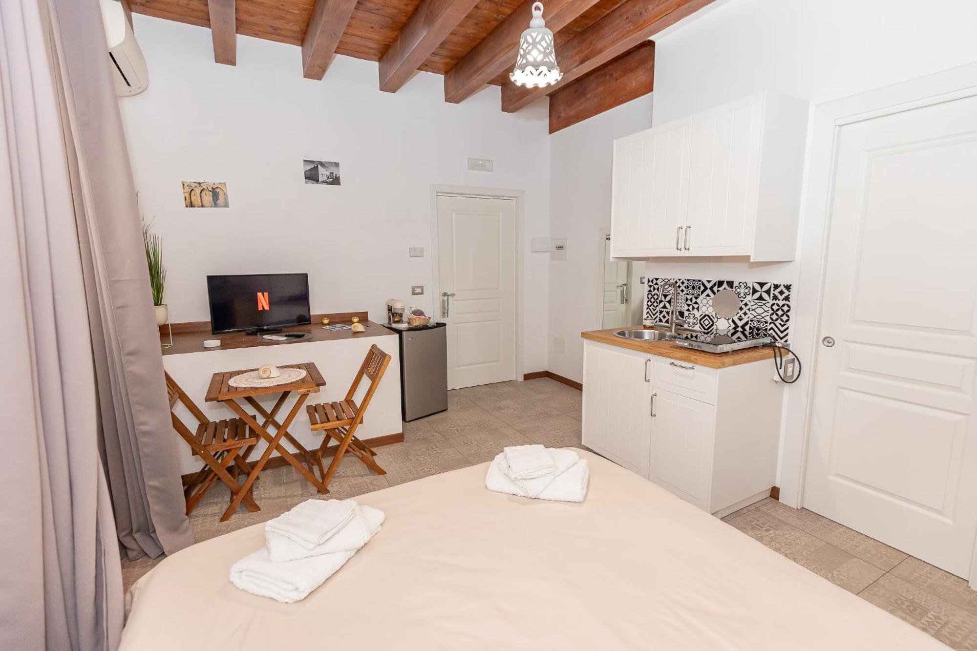 Centro Storico Redmood House A 5 Min Dal Mare, Wi-Fi, A/C E Netflix Barletta Exterior foto