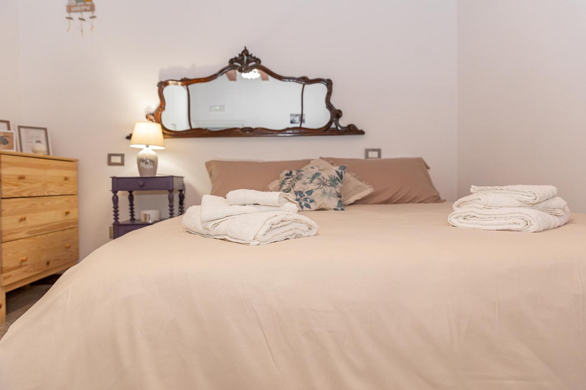 Centro Storico Redmood House A 5 Min Dal Mare, Wi-Fi, A/C E Netflix Barletta Exterior foto