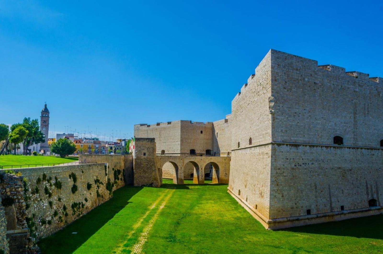 Centro Storico Redmood House A 5 Min Dal Mare, Wi-Fi, A/C E Netflix Barletta Exterior foto
