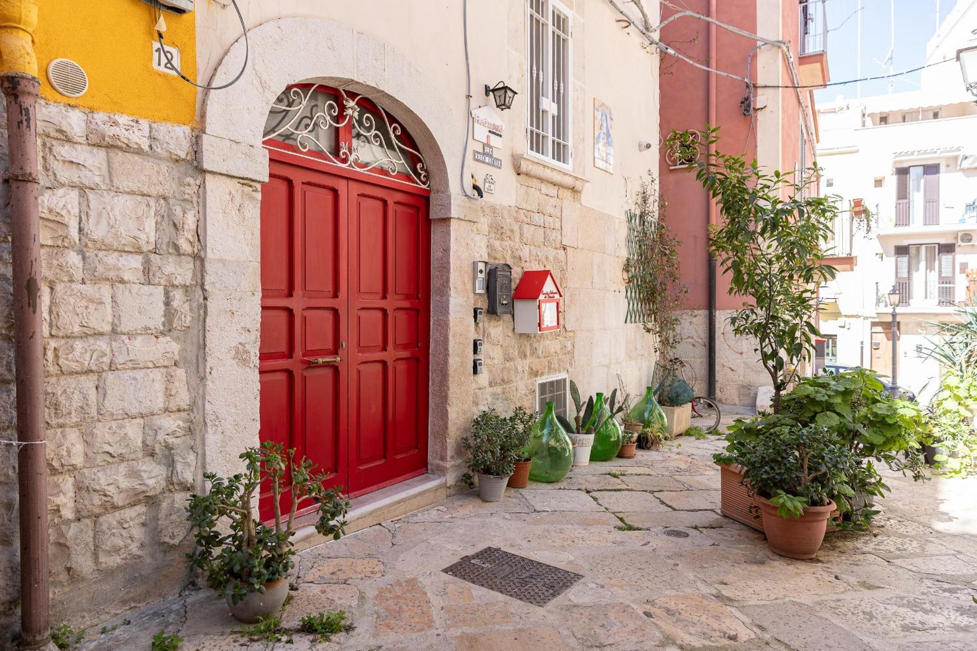 Centro Storico Redmood House A 5 Min Dal Mare, Wi-Fi, A/C E Netflix Barletta Exterior foto